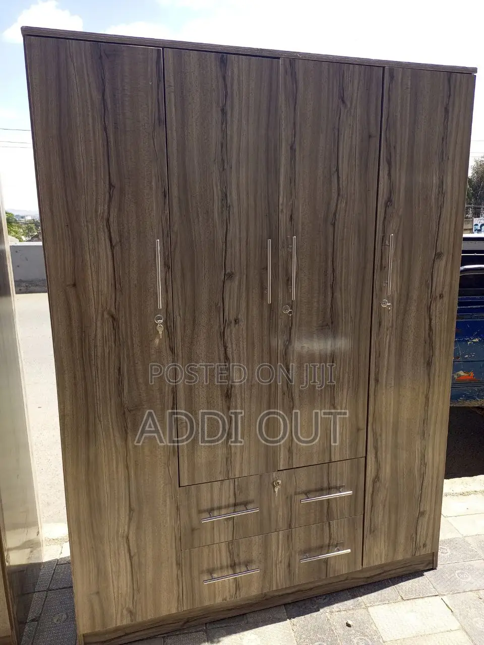 1.50 ላምኔት ቁምሳጥን