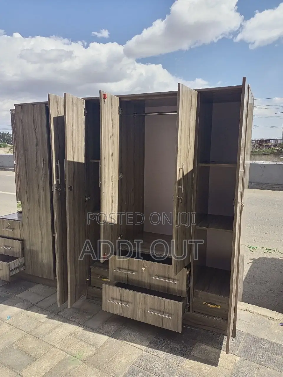 1.50 ላምኔት ቁምሳጥን