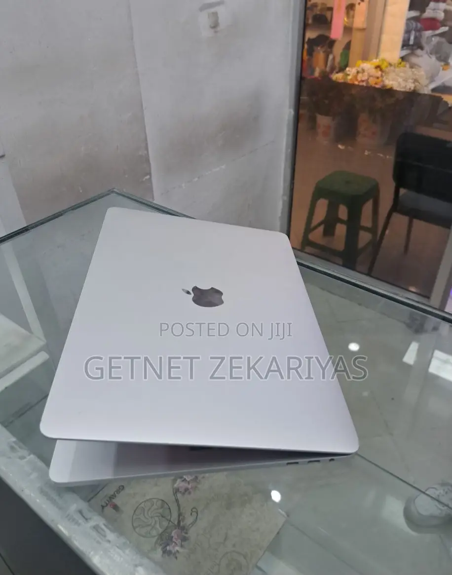 New Laptop Apple MacBook Pro 2017 8GB Intel Core I5 SSD 256GB