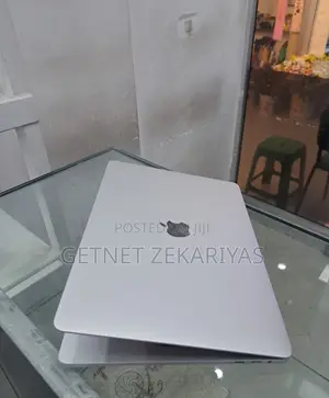 New Laptop Apple MacBook Pro 2017 8GB Intel Core I5 SSD 256GB