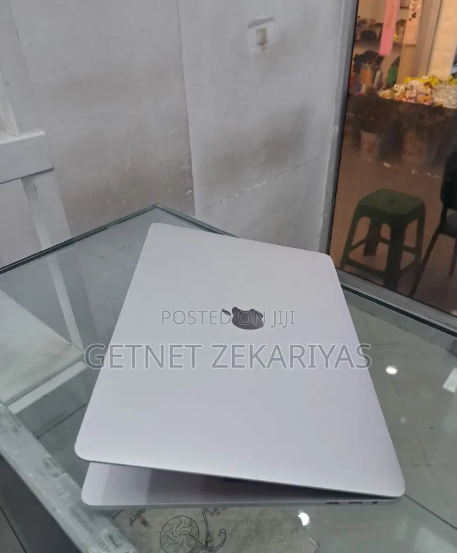 New Laptop Apple MacBook Pro 2017 8GB Intel Core I5 SSD 256GB