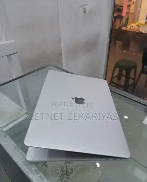 New Laptop Apple MacBook Pro 2017 8GB Intel Core I5 SSD 256GB