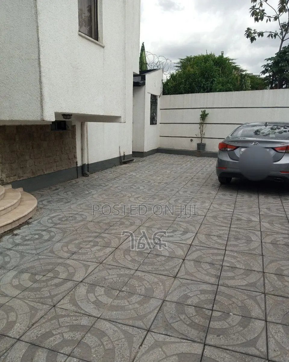 5bdrm House in መገናኛ አምቼ ቅንጡ መኖሪያ ቤት, Bole for sale