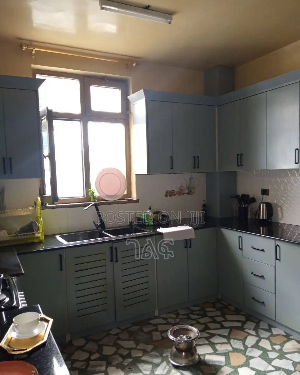 5bdrm House in መገናኛ አምቼ ቅንጡ መኖሪያ ቤት, Bole for sale