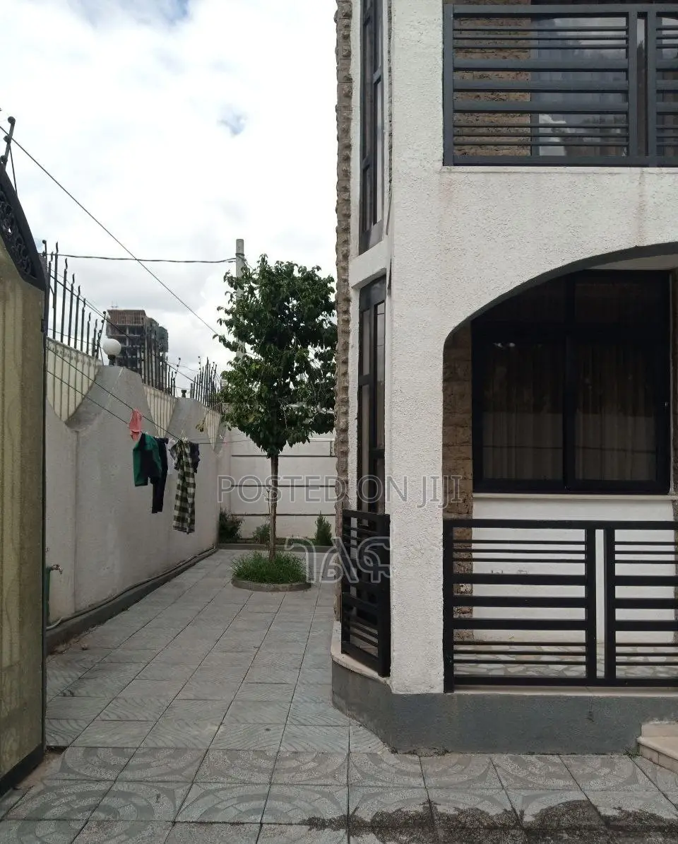 5bdrm House in መገናኛ አምቼ ቅንጡ መኖሪያ ቤት, Bole for sale