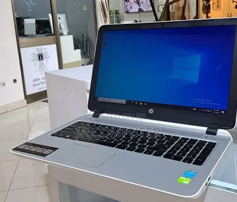 New Laptop HP Pavilion 10 8GB Intel Core I5 SSD 1T