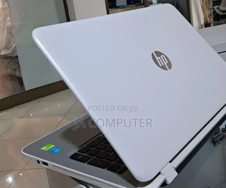 New Laptop HP Pavilion 10 8GB Intel Core I5 SSD 1T