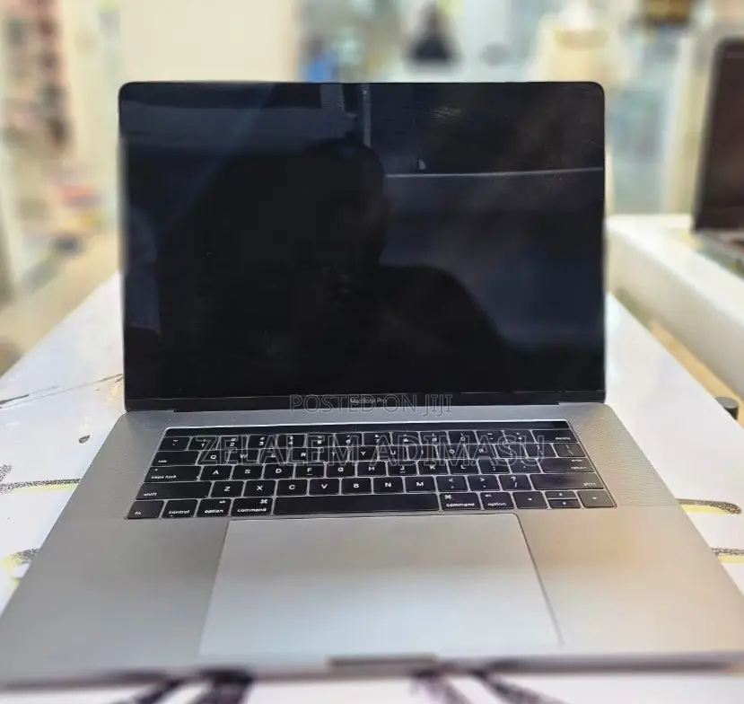 New Laptop Apple MacBook Pro 2016 16GB Intel Core I7 SSD 1T
