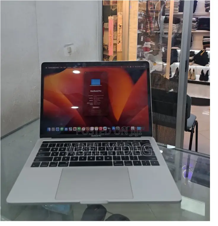 New Laptop Apple MacBook Pro 2017 8GB Intel Core I5 SSD 256GB