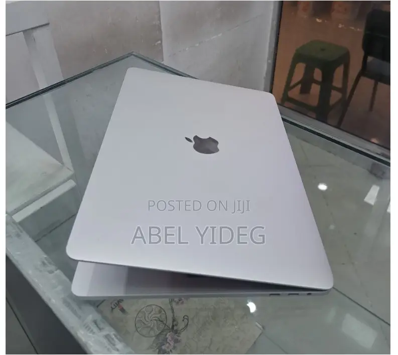 New Laptop Apple MacBook Pro 2017 8GB Intel Core I5 SSD 256GB