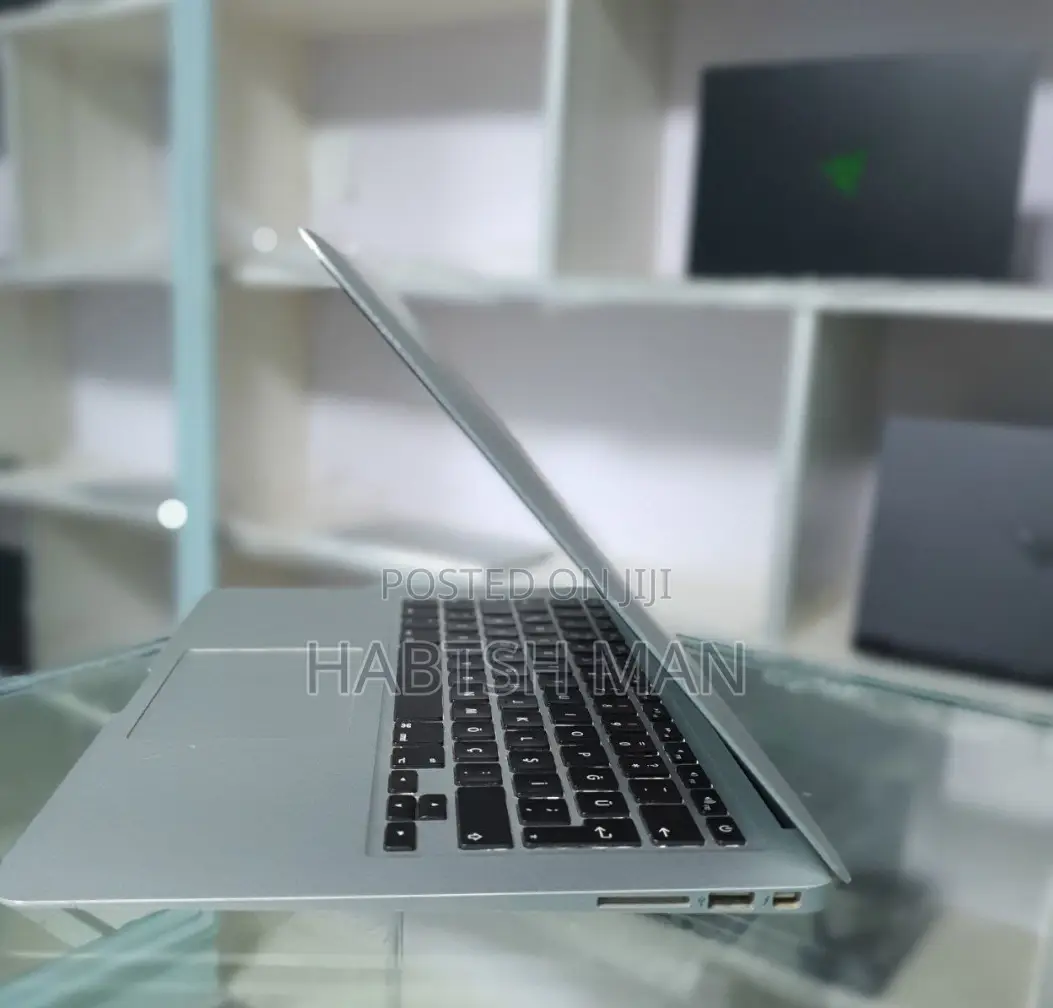 New Laptop Apple MacBook Air 2017 8GB Intel Core I5 SSD 128GB