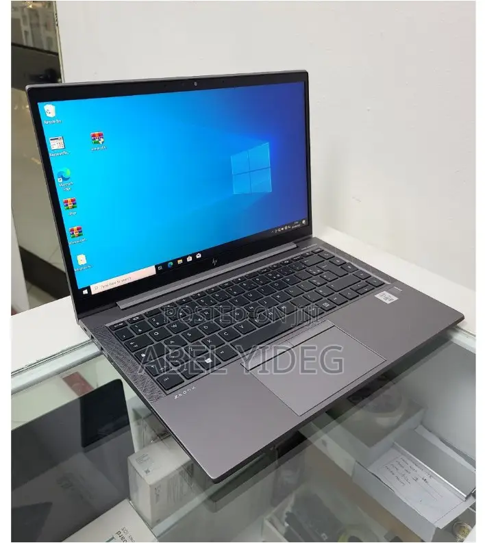 New Laptop HP ZBook Firefly G8 16GB Intel Core I7 SSD 512GB