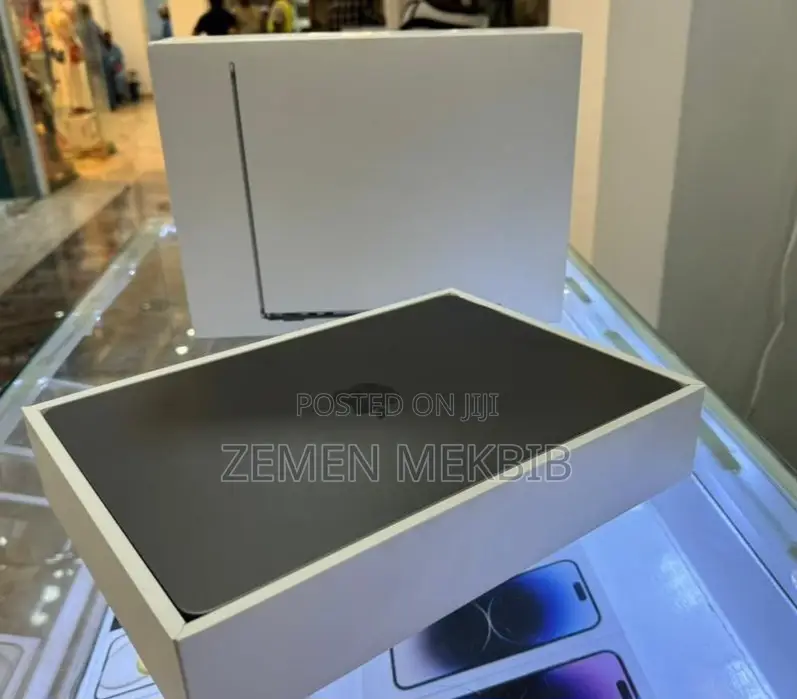 New Laptop Apple MacBook Air 2022 M2 8GB Intel Core I7 SSD 512GB