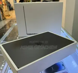 New Laptop Apple MacBook Air 2022 M2 8GB Apple M3 SSD 512GB