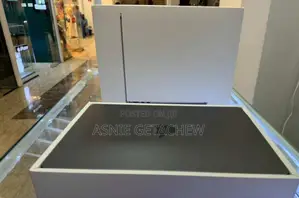 New Laptop Apple MacBook Air 2022 M2 8GB Apple M3 SSD 512GB