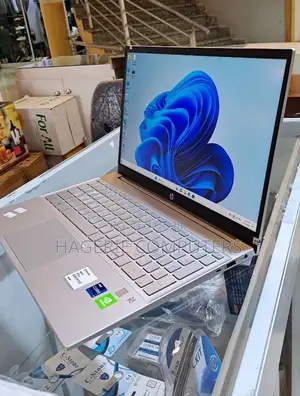 Laptop HP Pavilion 15-eh0050wm 16GB Intel Core i5 SSD 512GB