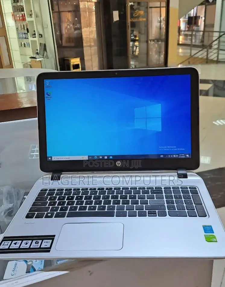 New Laptop HP Pavilion 15-Cs3063cl 8GB Intel Core I5 HDD 1T