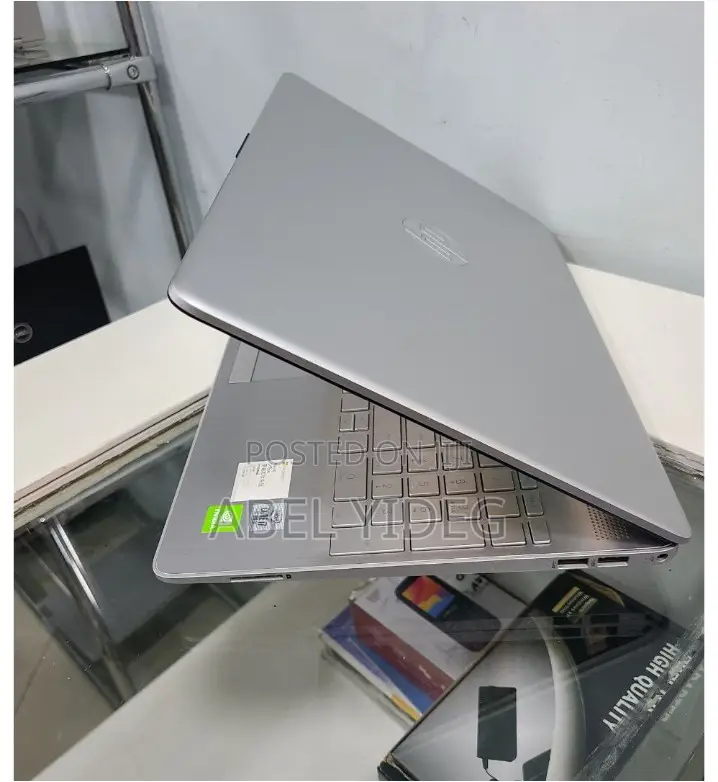 New Laptop HP Stream Notebook 8GB Intel Core I7 HDD 1T