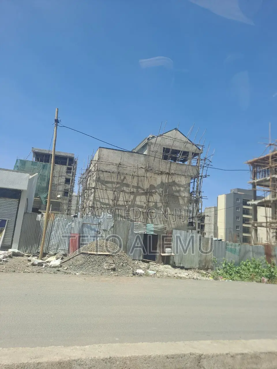 የሚሸጥ ቦታ ሰሚት መከላከያ ዋና አስፓልት