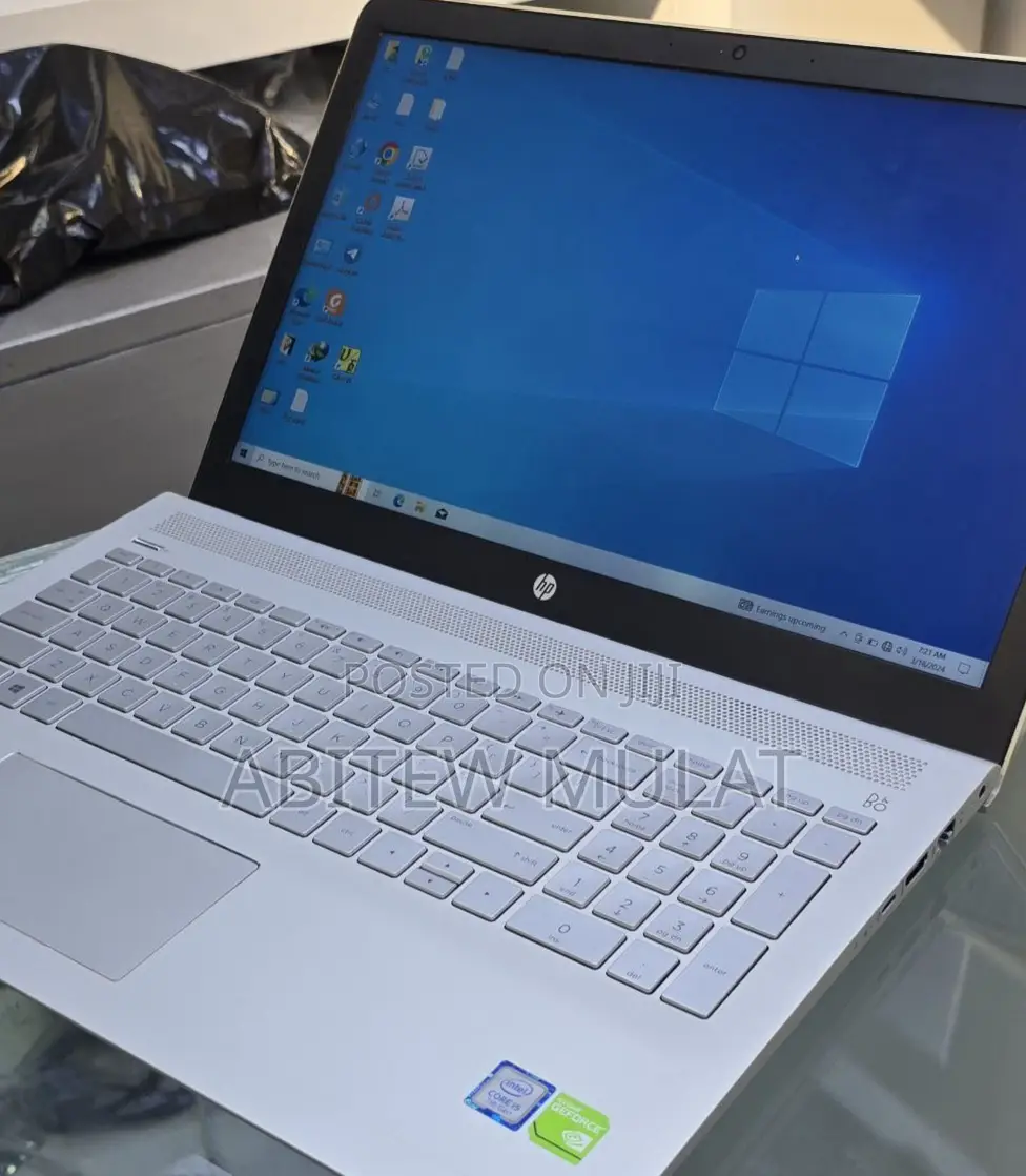 New Laptop HP Pavilion 15 8GB Intel Core I5 SSHD (Hybrid) 640GB