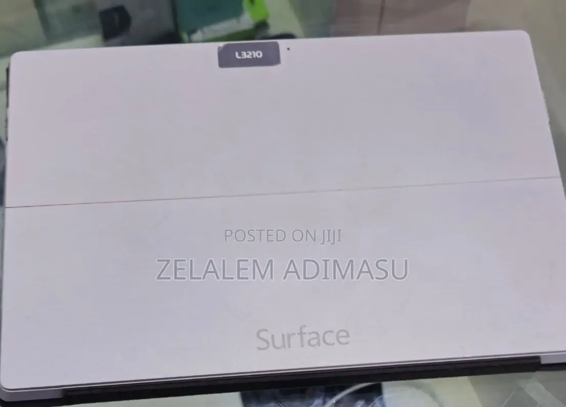 New Laptop Microsoft Surface 4GB Intel Core I5 SSD 128GB