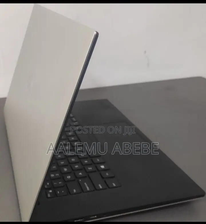 New Laptop Dell XPS 15 32GB Intel Core I7 SSD 512GB