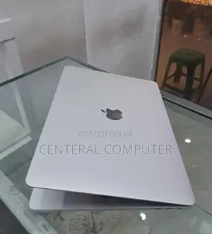 New Laptop Apple MacBook Pro 2017 8GB Intel Core i5 SSD 256GB