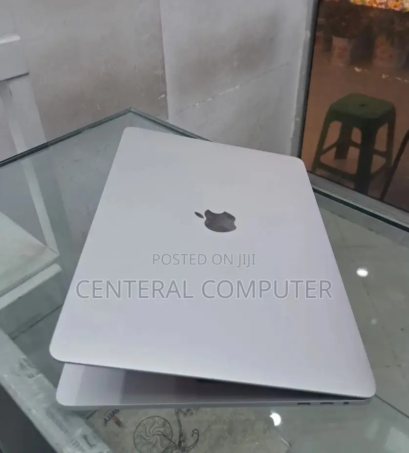 New Laptop Apple MacBook Pro 2017 8GB Intel Core i5 SSD 256GB