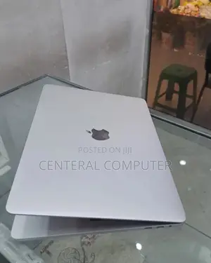 New Laptop Apple MacBook Pro 2017 8GB Intel Core i5 SSD 256GB