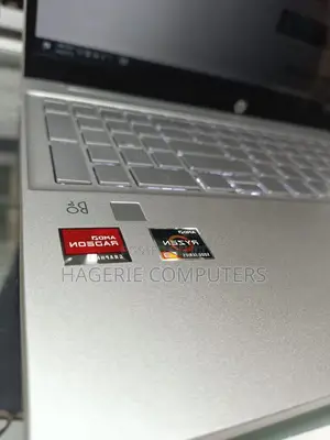 Laptop HP Pavilion 15-Eh0050wm 8GB AMD Ryzen 3 SSD 256GB