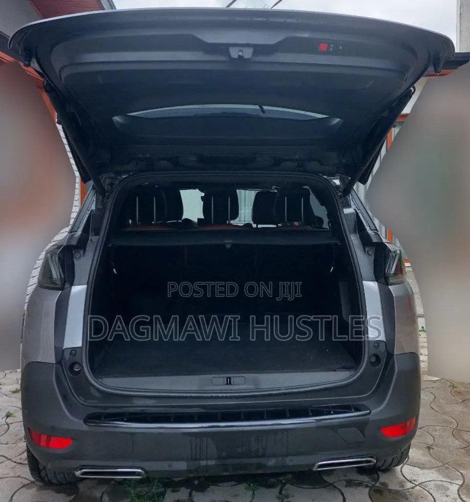 Peugeot 5008 2022 Gray