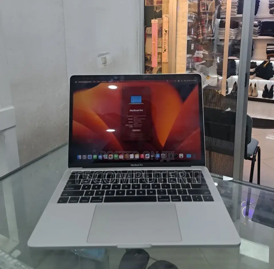 New Laptop Apple MacBook Pro 2017 8GB Intel Core I5 SSD 256GB