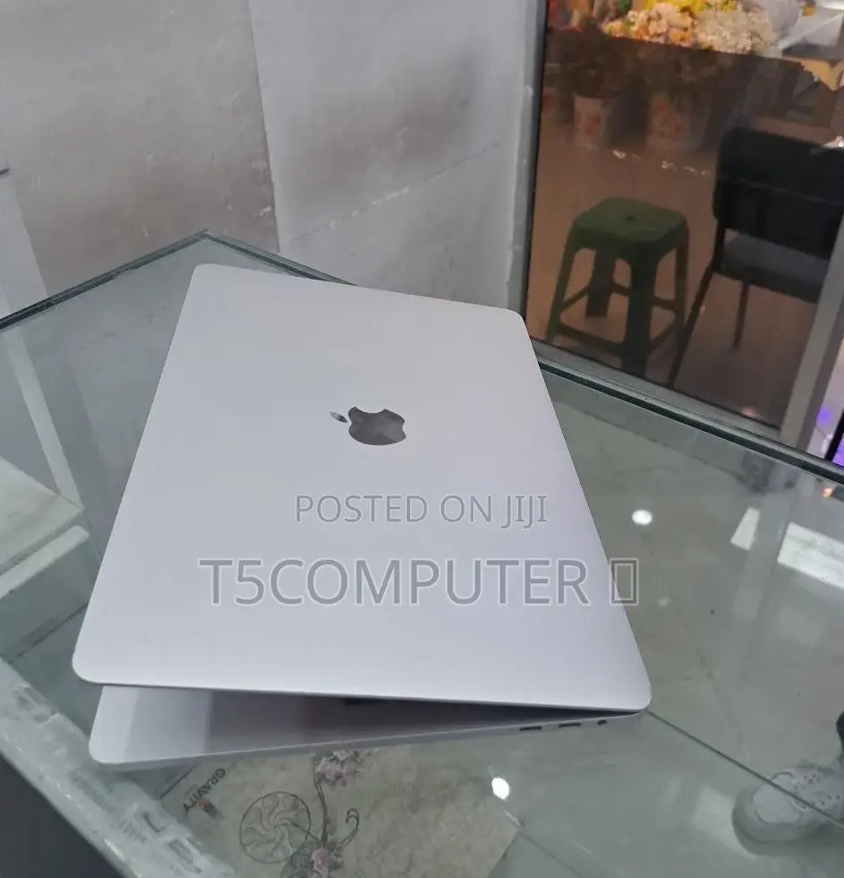 New Laptop Apple MacBook Pro 2017 8GB Intel Core I5 SSD 256GB