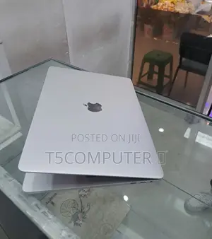 New Laptop Apple MacBook Pro 2017 8GB Intel Core I5 SSD 256GB