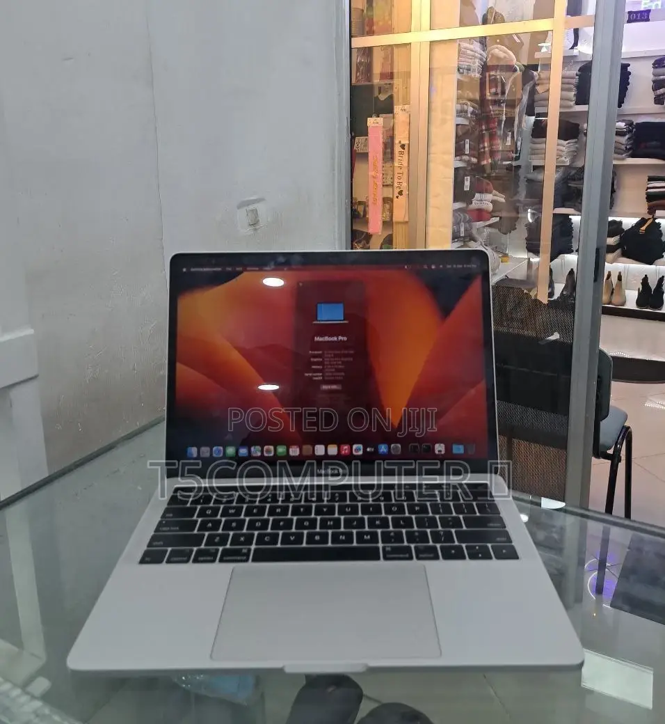 New Laptop Apple MacBook Pro 2017 8GB Intel Core I5 SSD 256GB