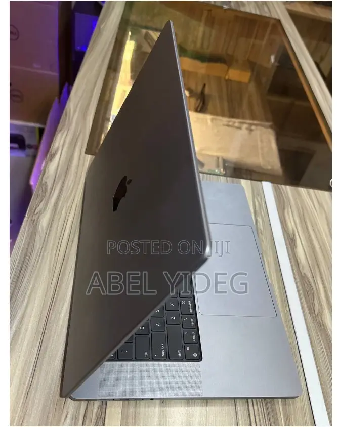 New Laptop Apple MacBook Pro M1 32GB Apple M1 Pro SSD 512GB