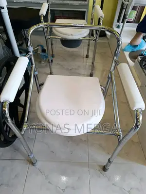 【3 in 1 Commode Chair】This Multifunctional Commode Chair