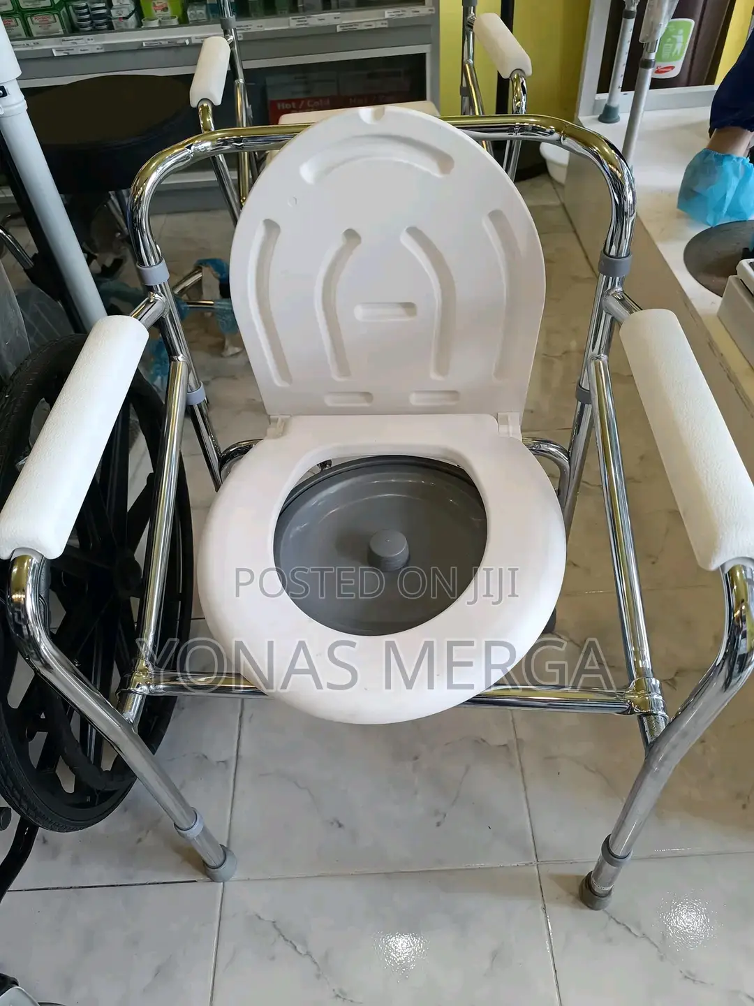 【3 in 1 Commode Chair】This Multifunctional Commode Chair