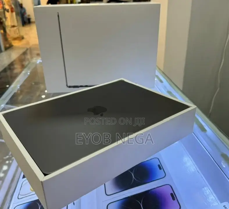 New Laptop Apple MacBook Air 2022 M2 8GB Apple M2 SSD 512GB