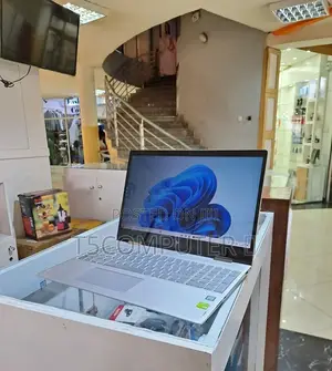 New Laptop HP Envy X360 8GB Intel Core I5 SSD 512GB