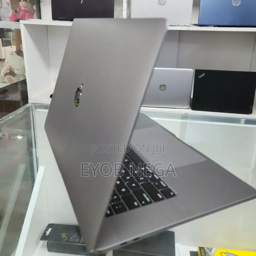 New Laptop Apple MacBook Pro 32GB Intel Core I7 SSD 512GB