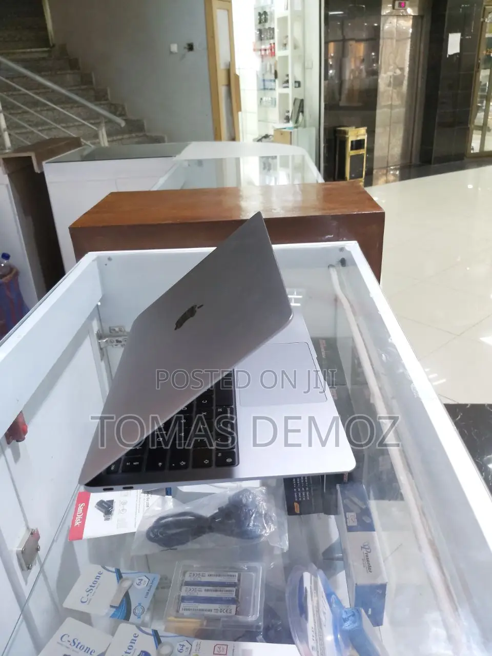 New Laptop Apple MacBook Air 2020 M1 8GB Apple M1 SSD 256GB