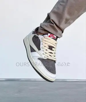Photo - Air Jordan 1 Low X Travis Scott "Reverse Mocha"