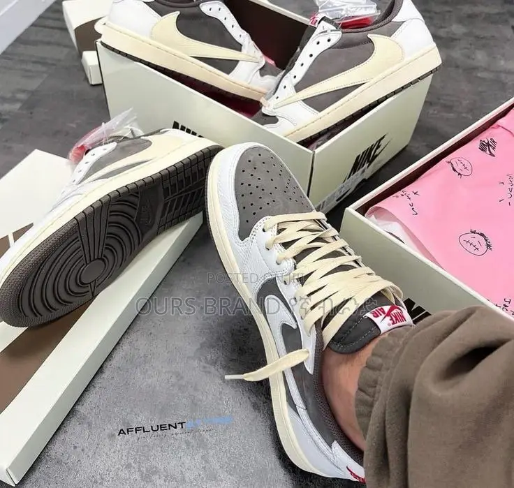 Air Jordan 1 Low X Travis Scott "Reverse Mocha"