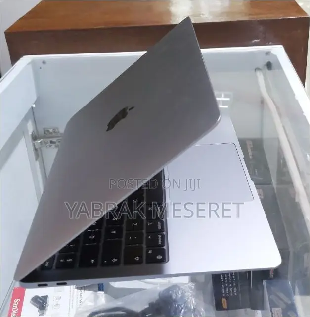 New Laptop Apple MacBook Air 2020 M1 8GB Apple M1 SSD 256GB