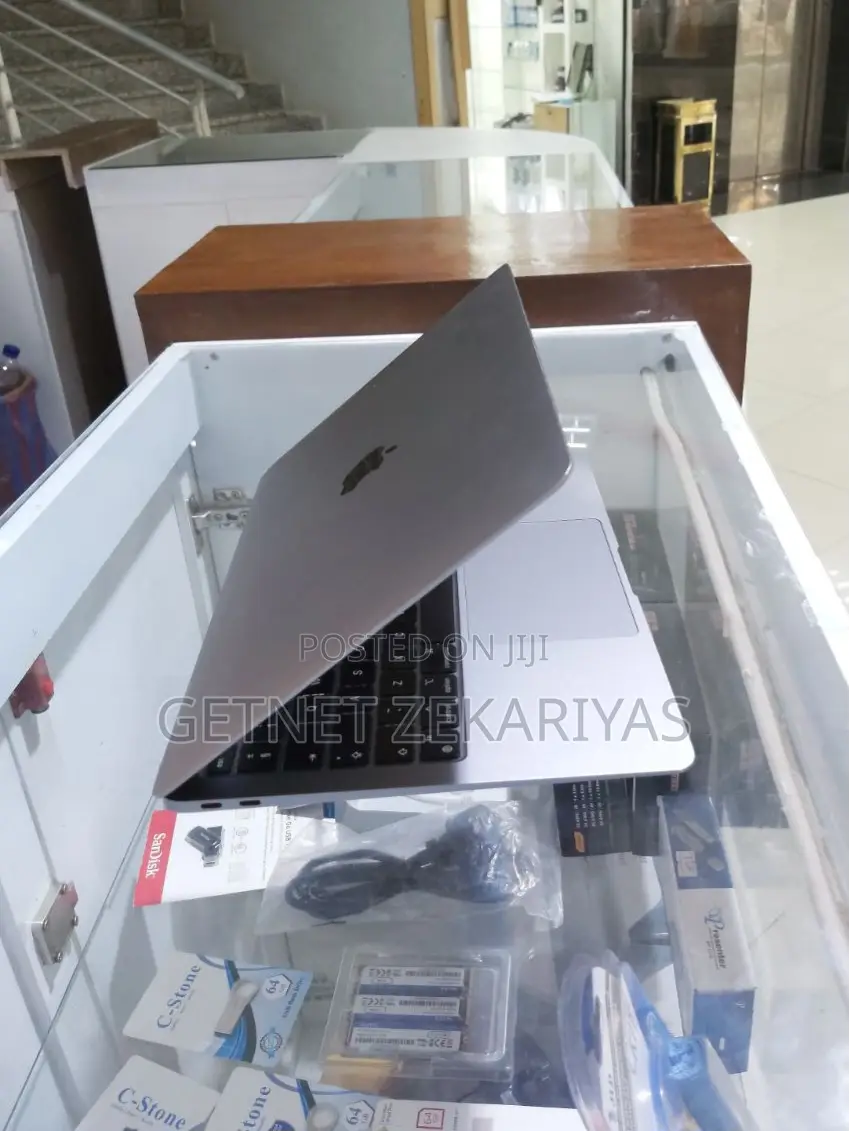 New Laptop Apple MacBook Air 2020 M1 8GB Apple M1 SSD 256GB