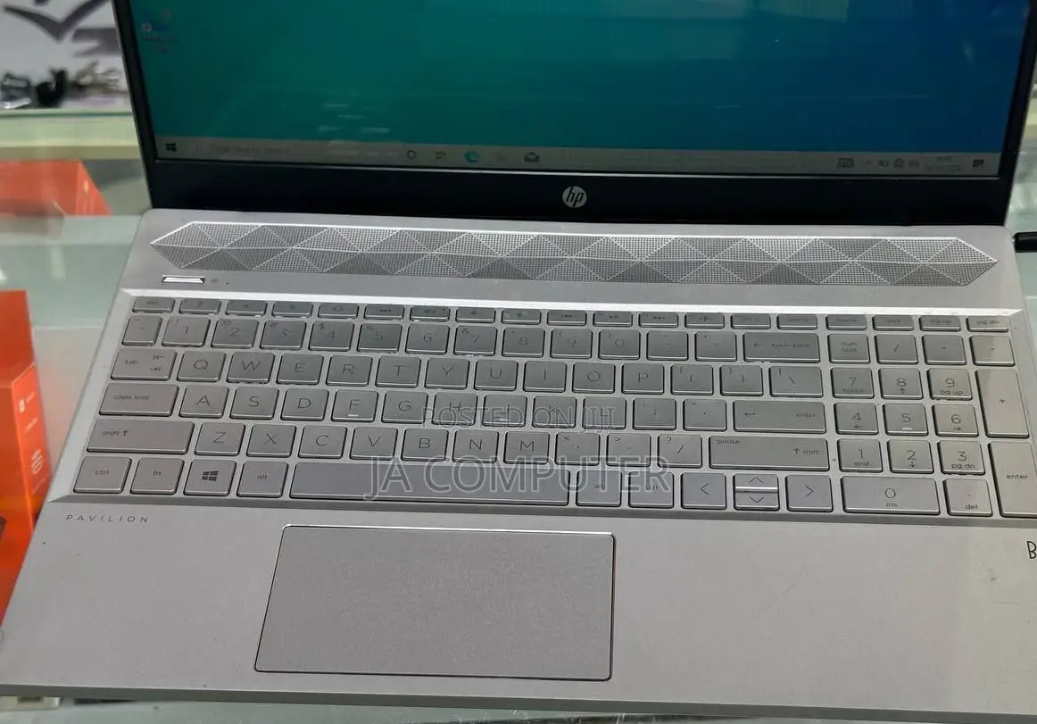New Laptop HP Pavilion 15 8GB Intel Core I5 HDD 1T