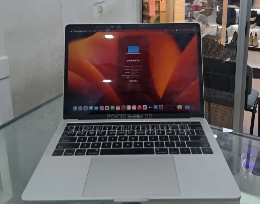 New Laptop Apple MacBook Pro 2017 8GB Intel Core I5 SSD 256GB