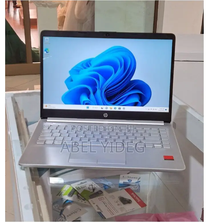 New Laptop HP Stream Notebook 8GB Intel Core I5 HDD 1T