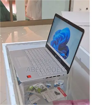 New Laptop HP Stream Notebook 8GB Intel Core I5 HDD 1T